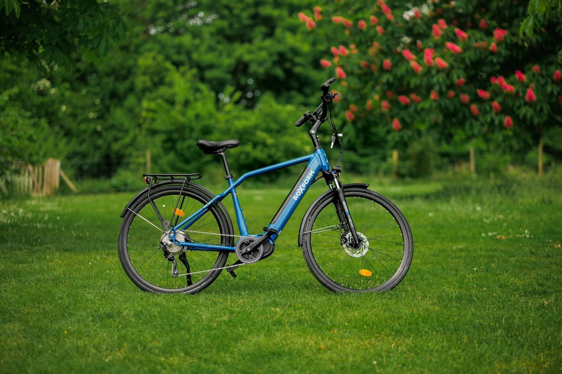 Roxform Valor L Mid - Drive City Commuter Electric Bike 250W - BikeVentures