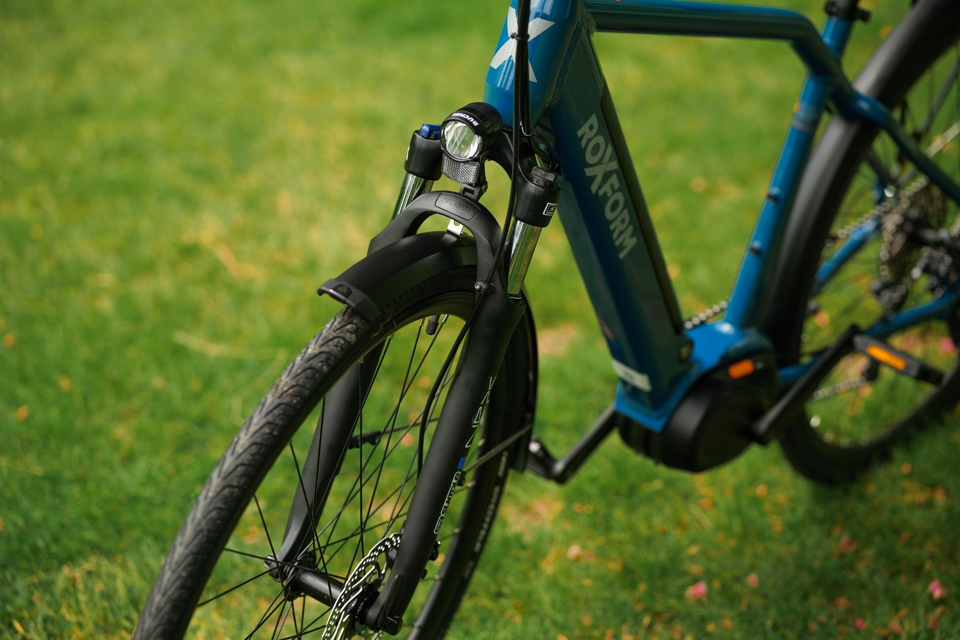 Roxform Valor L Mid - Drive City Commuter Electric Bike 250W - BikeVentures