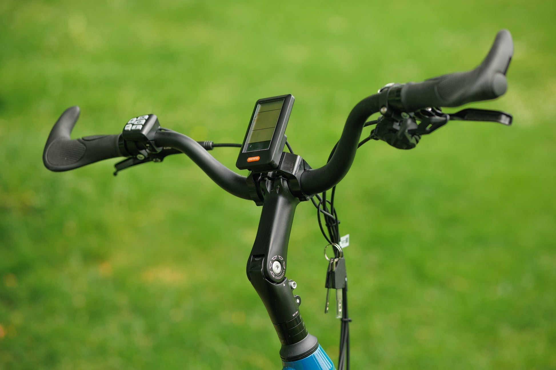 Roxform Valor L Mid - Drive City Commuter Electric Bike 250W - BikeVentures